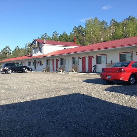 Coniston Richard Lake Motel מראה חיצוני תמונה
