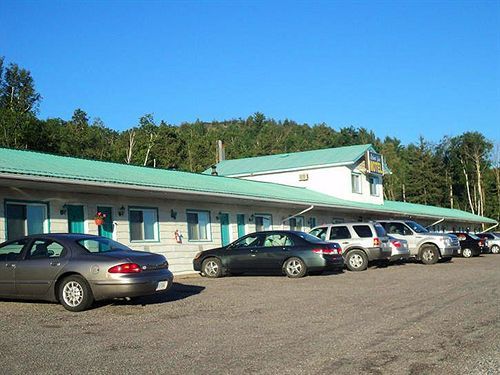 Coniston Richard Lake Motel מראה חיצוני תמונה