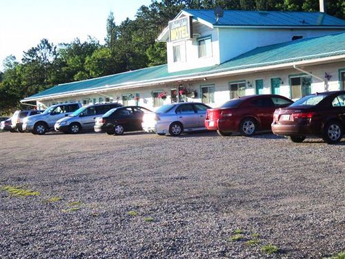 Coniston Richard Lake Motel מראה חיצוני תמונה