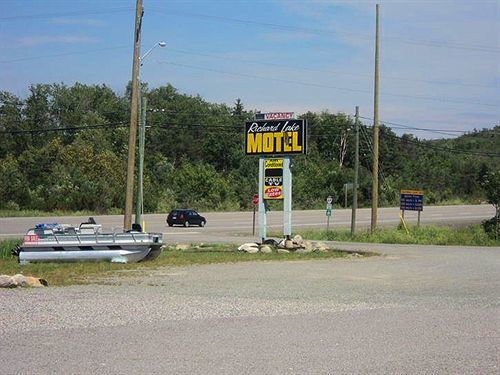 Coniston Richard Lake Motel מראה חיצוני תמונה
